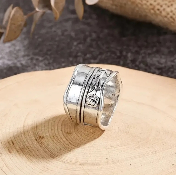 NEW! Vintage look rose ring BOUTIQUE - Picture 6 of 7